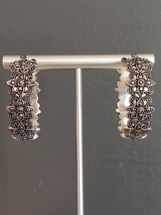 Jewelry - Textured silver hoop earrings with black detail